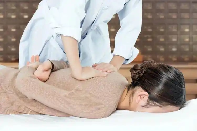 腰背放松推拿